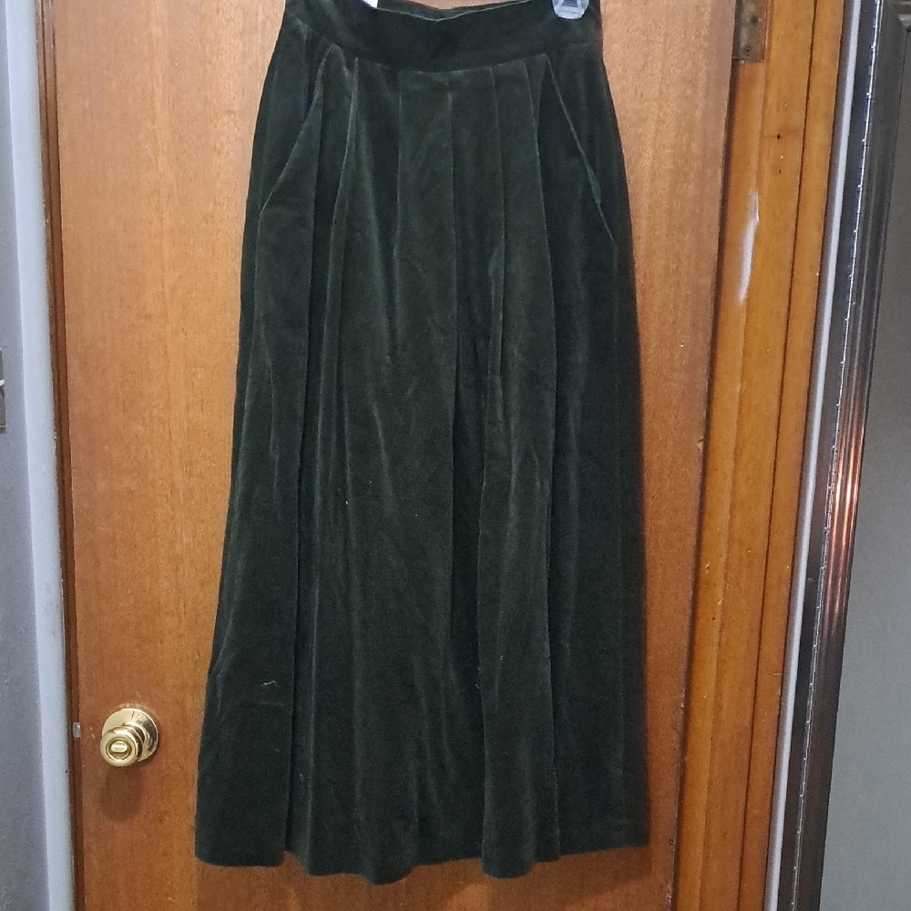 Chic Dark Green Velvet Maxi Skirt